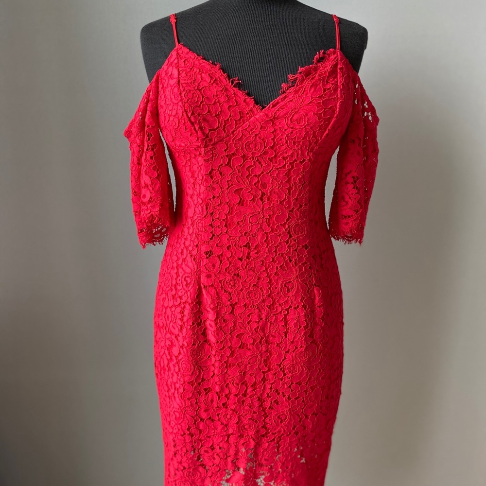 BARDOT: RED LACE DRESS WITH OPEN SHOULDERS